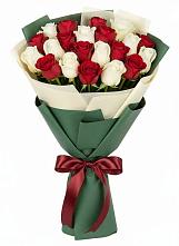 Букет Микс из красных и белых роз в Дьяконове