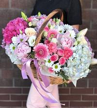Композиция солнечный день в Дьяконове Цветочная композиция из Розы, Хризантемы, Пионы и Лизиантусы в корзине в Дьяконове