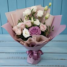 Букет цветов из:  Розы и Лизиантусы в Дьяконове
