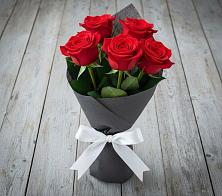 Букет 5 Красных роз Эдлесс Лав в Дьяконове