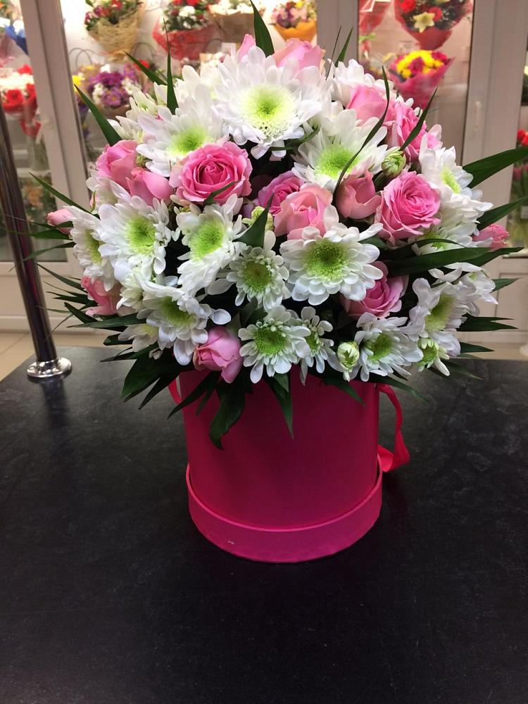 Цветочная композиция из Розы и Хризантемы в шляпной коробке в Дьяконове