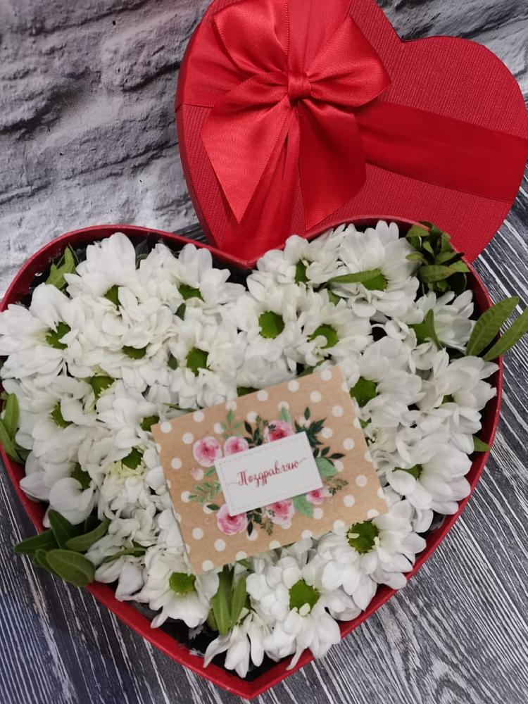 Цветочная композиция из Хризантемы в виде сердца в Дьяконове