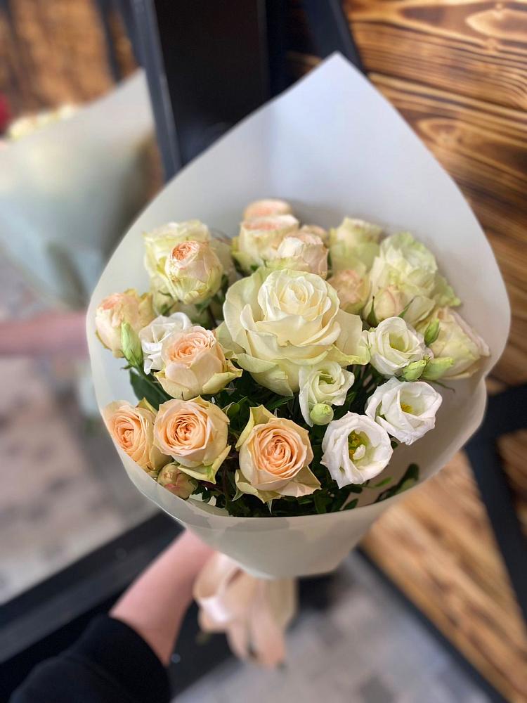 Букет цветов из: Розы и Лизиантусы в Дьяконове